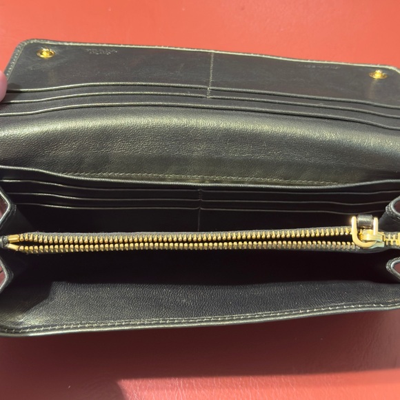 Authentic Prada Flap Wallet Green - Picture 9 of 13